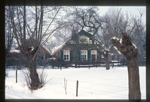 B 025 Hallehuisboerderij bewoond door de familie van G.E. Weevers en de familie Wesselink-Rikkers